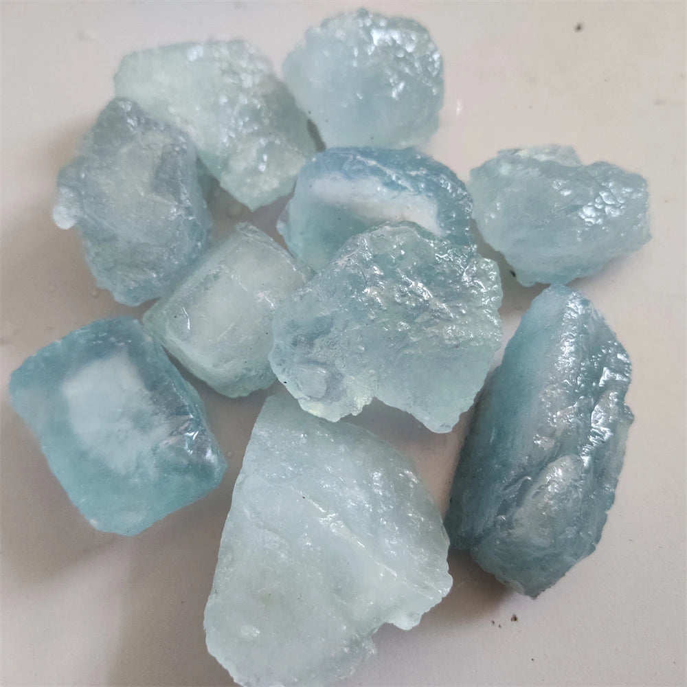 Pedra Natural Decorativa de Água-Marinha (Quartzo Berilo) – Cristal Mineral, Gema para Joalheria, Amostra de Mineral e Material Talhado à Mão