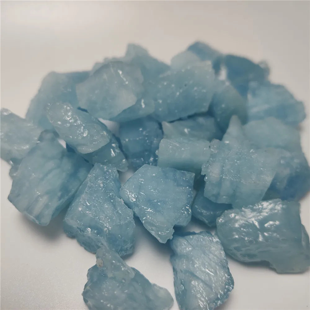 Pedra Natural Decorativa de Água-Marinha (Quartzo Berilo) – Cristal Mineral, Gema para Joalheria, Amostra de Mineral e Material Talhado à Mão