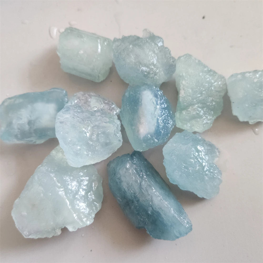 Pedra Natural Decorativa de Água-Marinha (Quartzo Berilo) – Cristal Mineral, Gema para Joalheria, Amostra de Mineral e Material Talhado à Mão