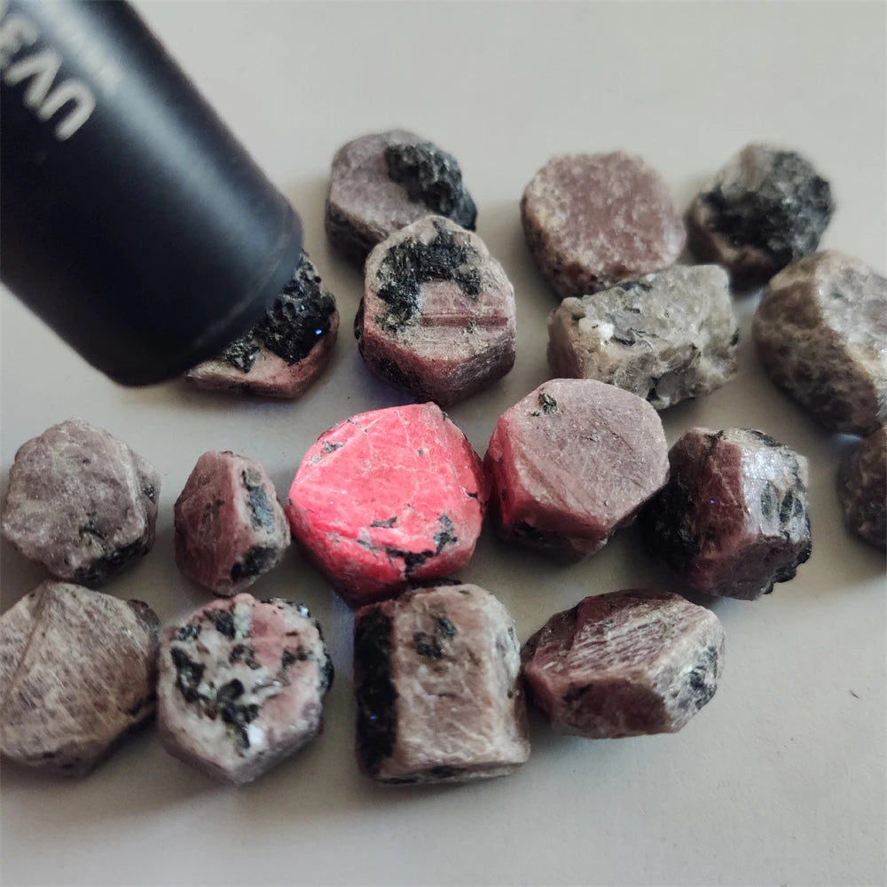 Pedras Naturais de Rubi Real – Rubi para Joias, Gemas Irregulares com Fluorescência Ultravioleta, Cristais e Pedras Decorativas