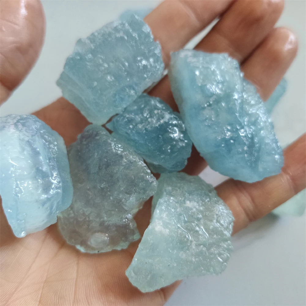Pedra Natural Decorativa de Água-Marinha (Quartzo Berilo) – Cristal Mineral, Gema para Joalheria, Amostra de Mineral e Material Talhado à Mão