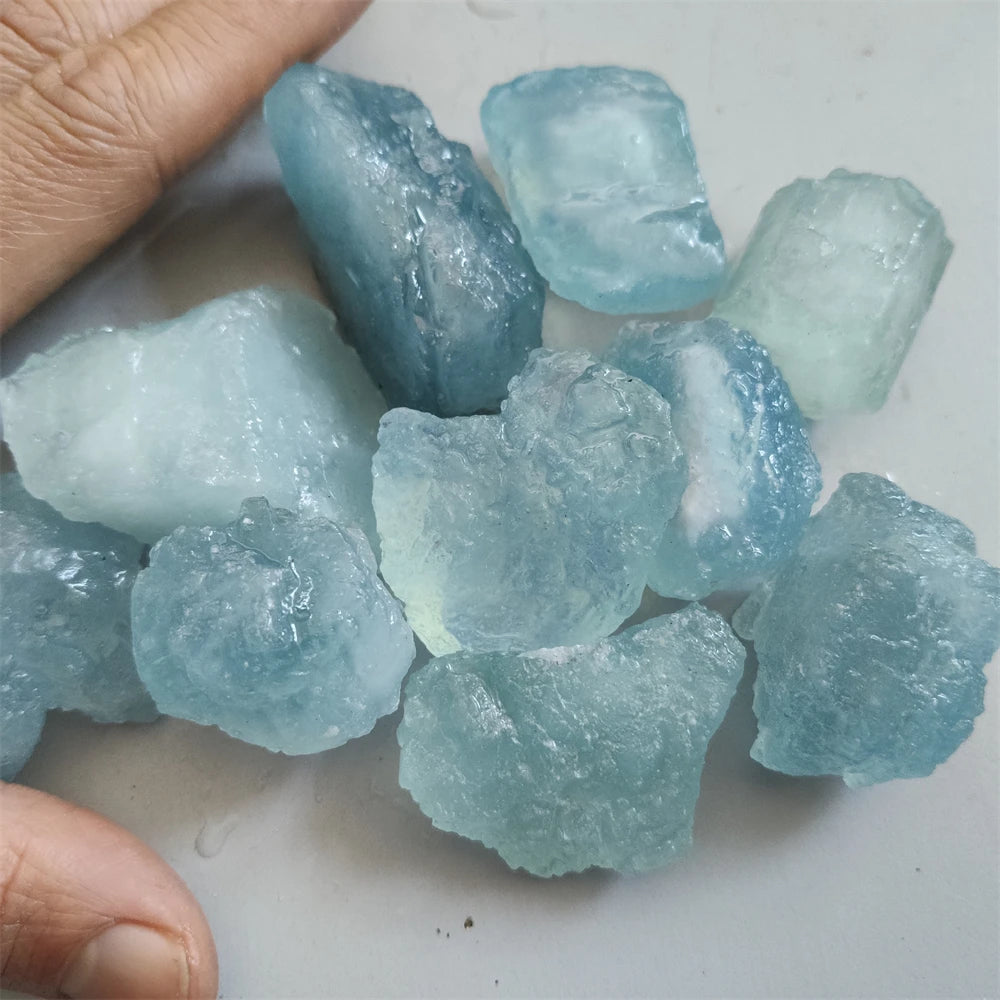 Pedra Natural Decorativa de Água-Marinha (Quartzo Berilo) – Cristal Mineral, Gema para Joalheria, Amostra de Mineral e Material Talhado à Mão